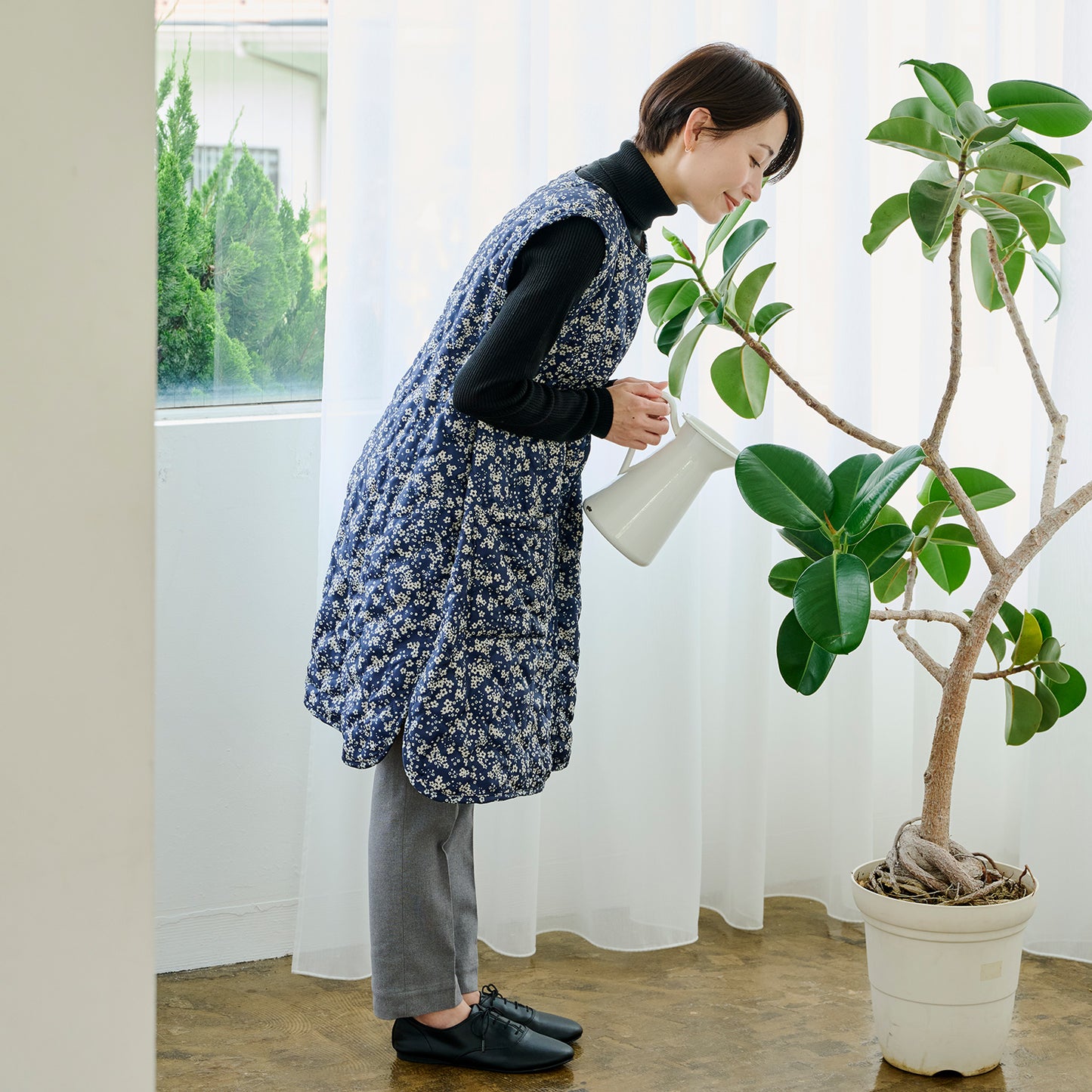 デイバイデイ ボアキルトエプロン フローレット ネイビー