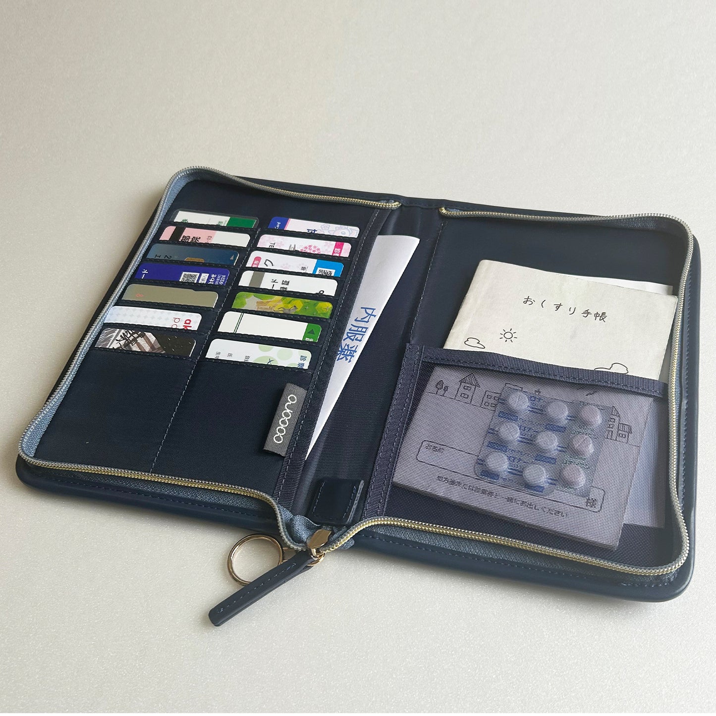 ココロ お薬＆カード収納ポーチ スイム・ダンクレア／ブラック 【2026年SS新作】